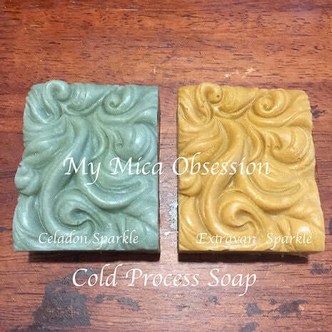 Extravagance Sparkle Mica (synthetic) MMO Soap showing the gold colour