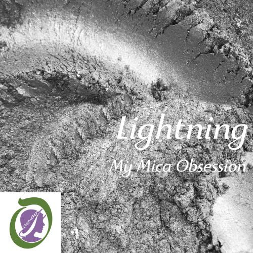 Mid grey colour sample of Lightning Mica MMO