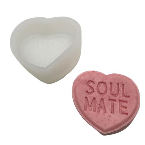 Single cavity mould with the words "soul mate"