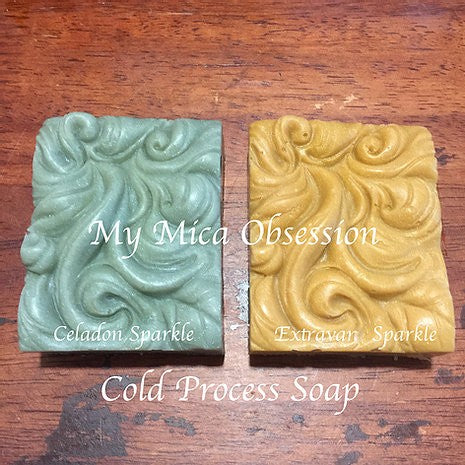 Extravagance  Sparkle Mica (synthetic) MMO Soap showing the gold colour